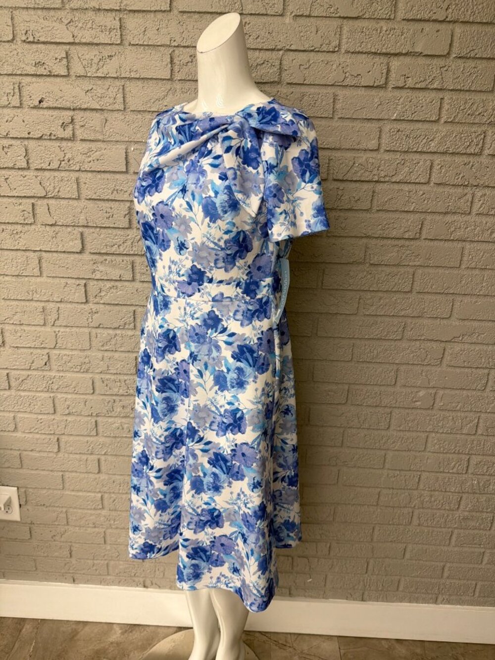 London Times Short Sleeve Floral Print Bow-Neck Midi Dress Size 6P - Picture 3 of 11